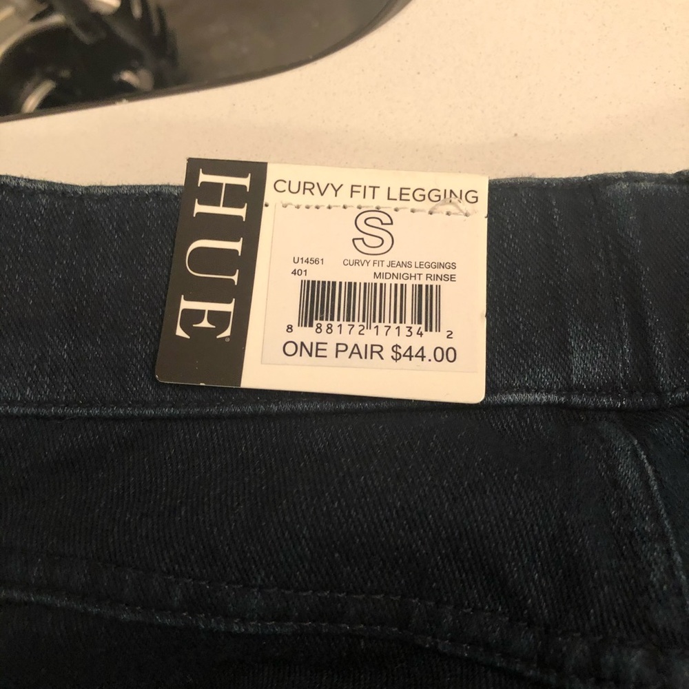 Brand New HUE Curvy denim leggings size S.